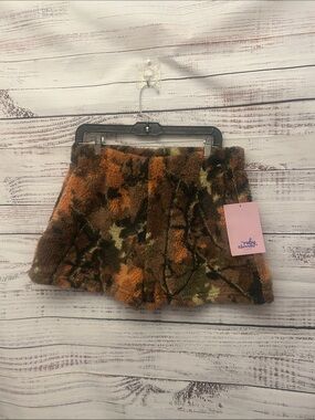 NWT Faux Fur Camo Print Women’s Shorts — Orange/Green size XL